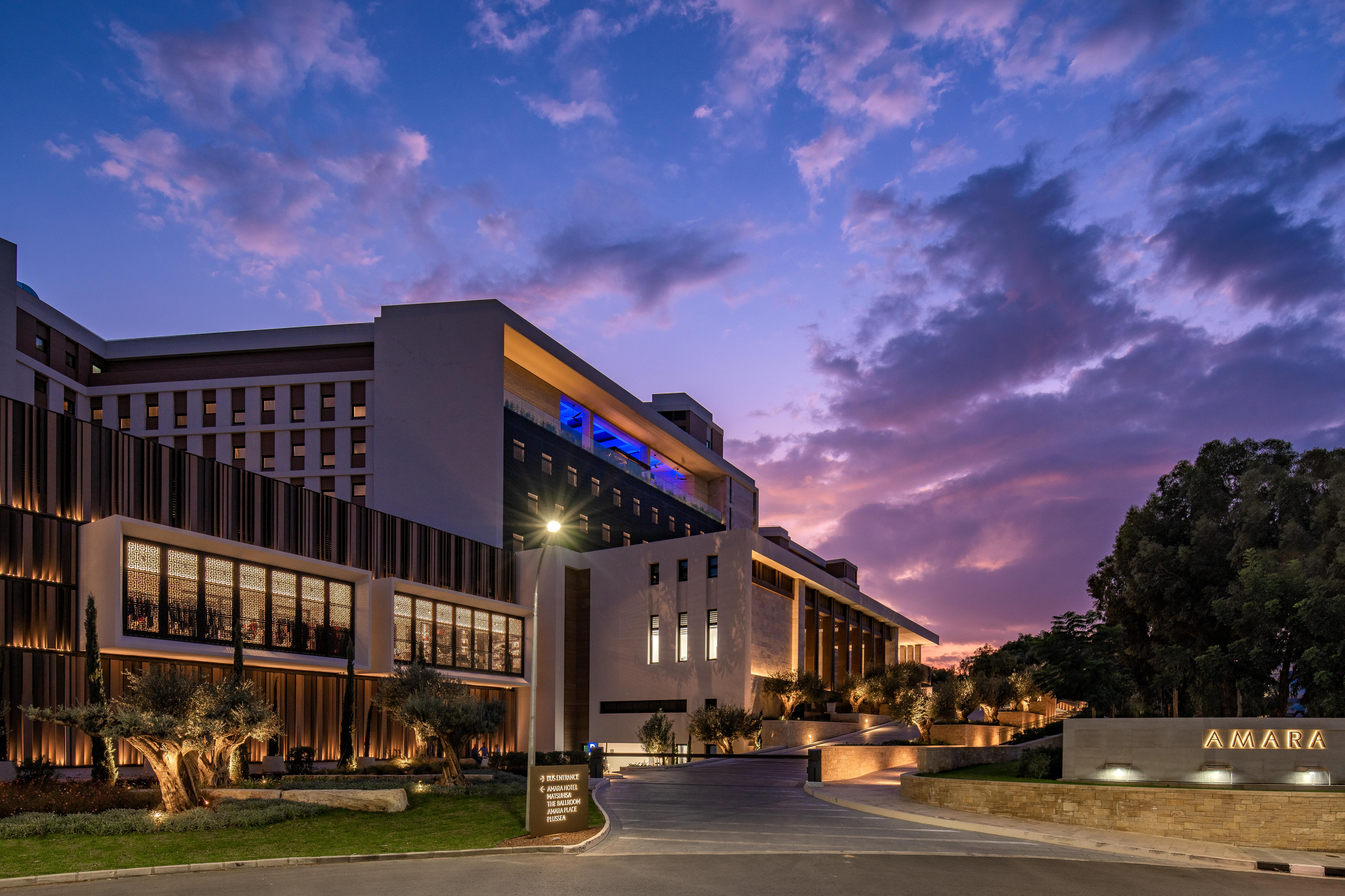 Amara - Sea Your Only View™ ليماسول المظهر الخارجي الصورة The hotel at night